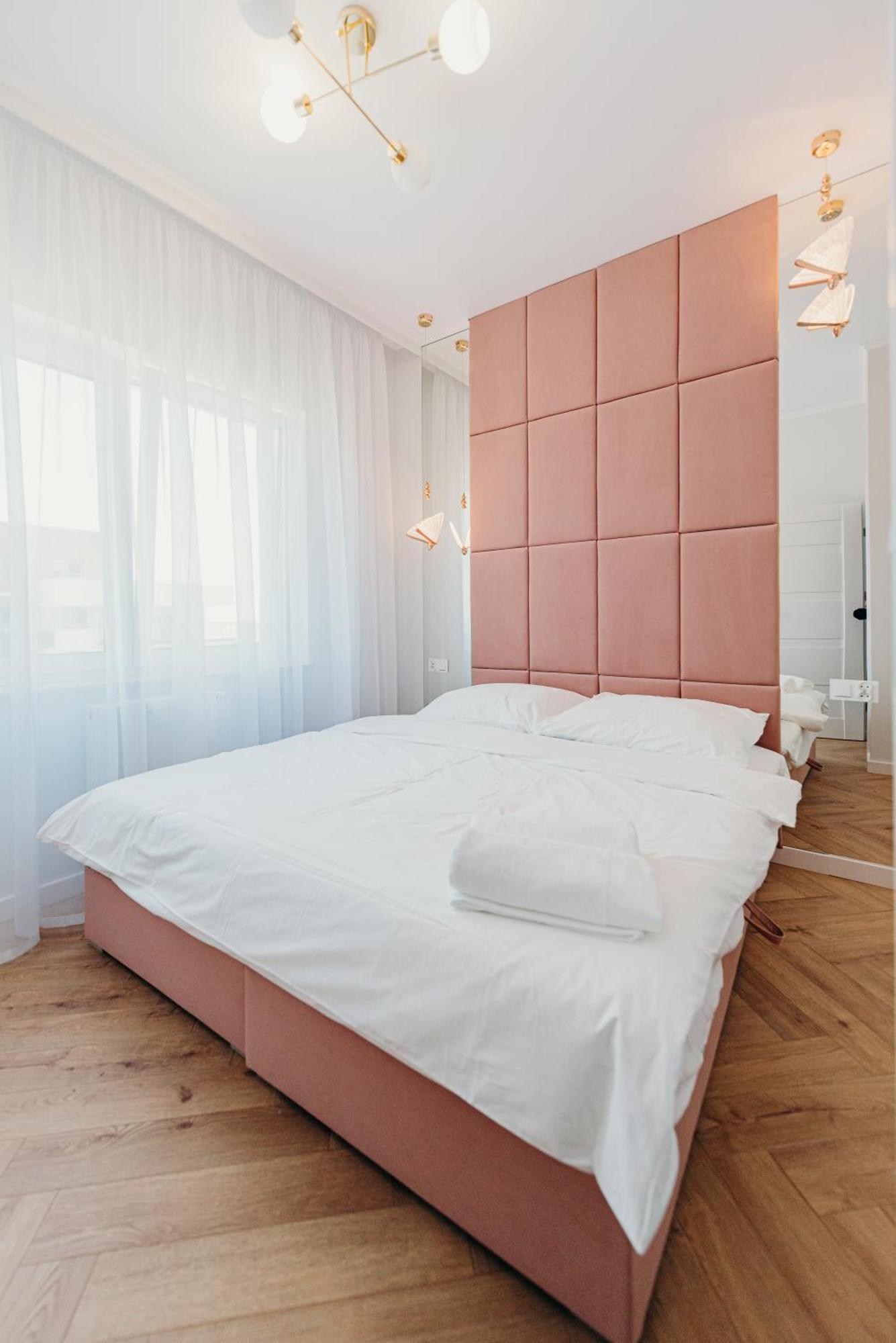 3 Bedrooms Premium Bella Rosa For 8 Guests With Ac And Underground Parking Rzeszow Exterior photo