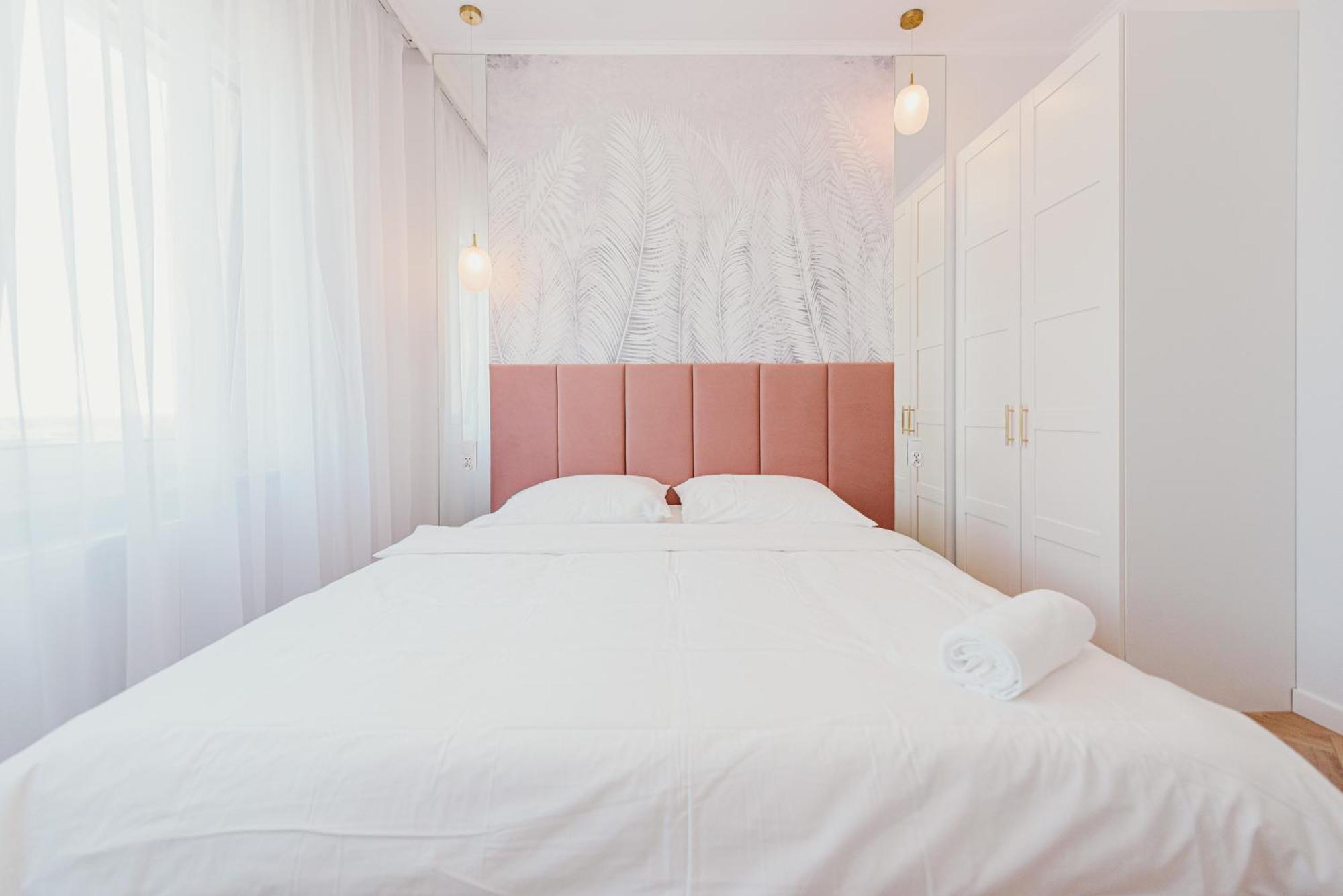 3 Bedrooms Premium Bella Rosa For 8 Guests With Ac And Underground Parking Rzeszow Exterior photo